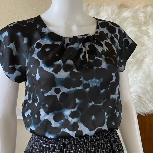 Anne Taylor Shortsleeve Blouse - Picture 1 of 4